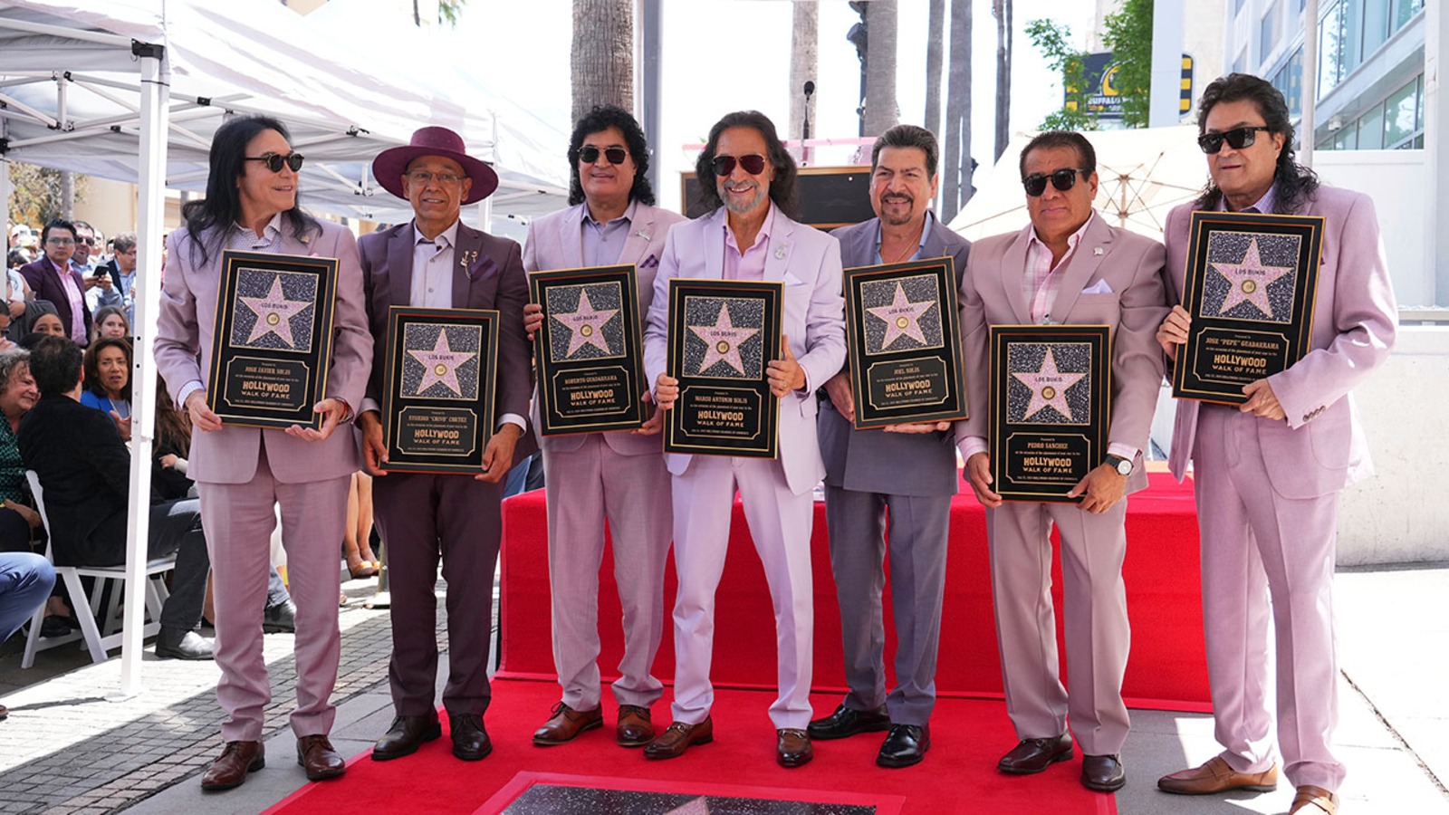 Los Bukis reciben su estrella nº 2.817 en el Paseo de la Fama de Hollywood