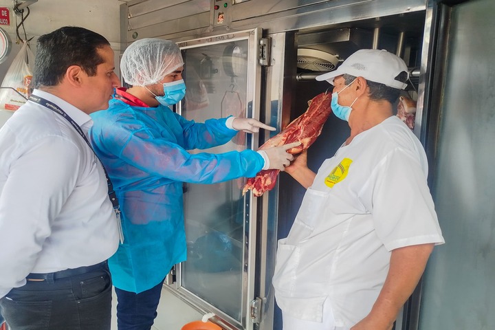 Con Capacitación y Vigilancia, Expendios De Carne Mejoran Condiciones Sanitarias