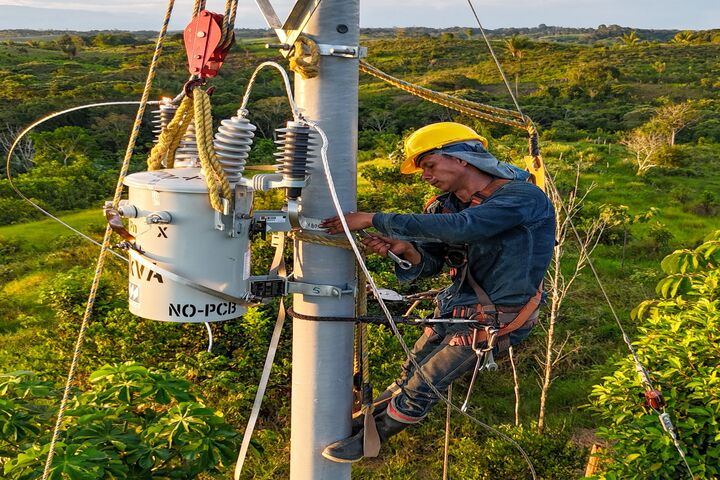 Gobernación Del Caquetá Avanza  Electrificación Rural