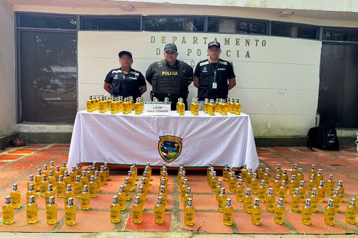 Aprehendidas 144 Botellas De Licor De Contrabando y Presuntamente Adulterado
