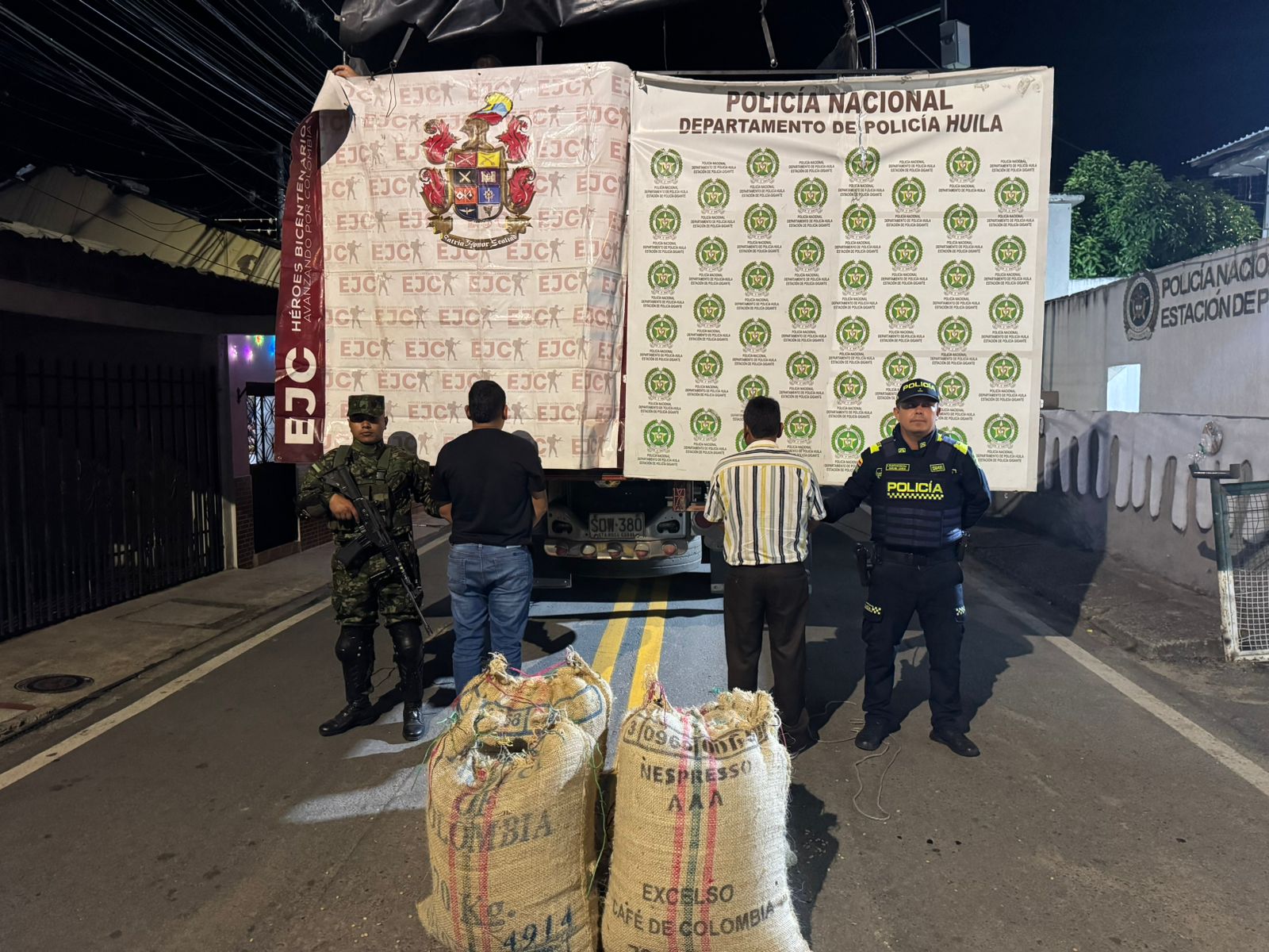 Golpe al hurto cafetero en el Huila: Policía recupera más de 22 toneladas de café robadas y captura a dos implicados