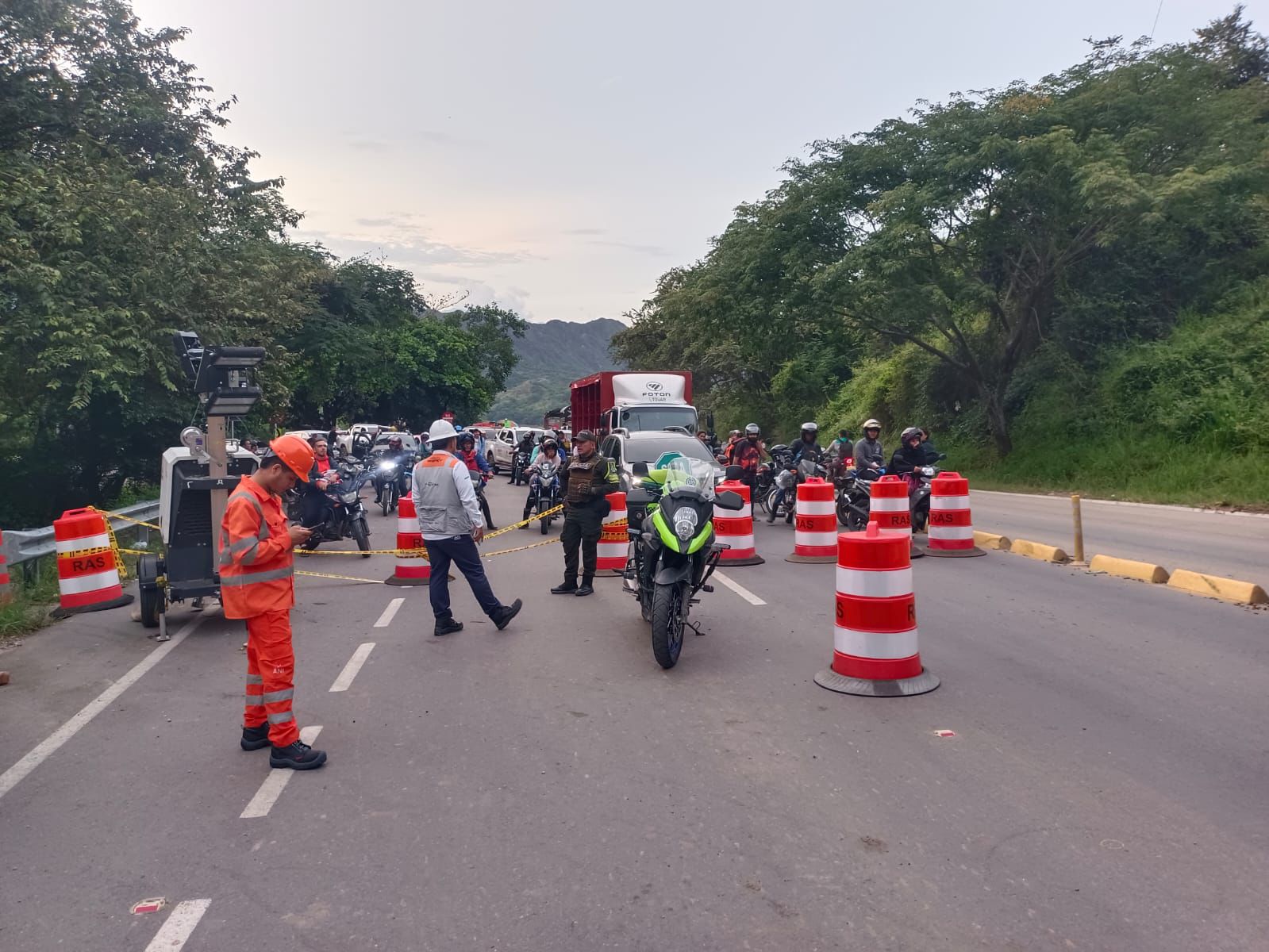 Paso a cuenta gotas en la Ruta 45: autoridades advierten riesgo por derrumbes en el sector de Altares