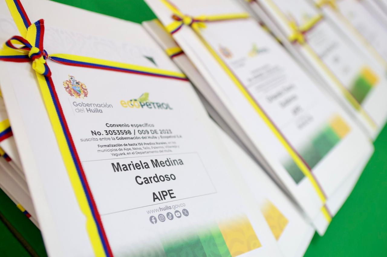 Campesinos del Huila ya son dueños de su tierra: 42 familias recibieron títulos con apoyo de la Gobernación y Ecopetrol