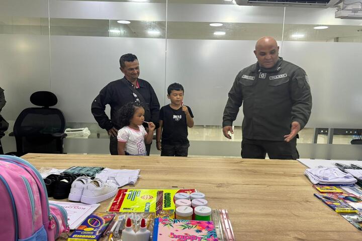 Policía Nacional Entrega kits Escolares  A La Niñez Caqueteña