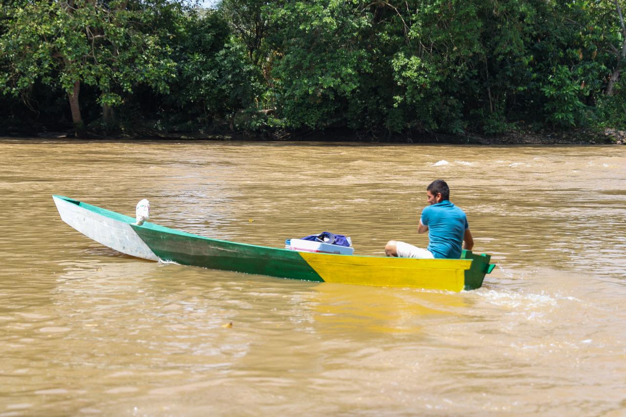 Pescadores de Neiva advierten caída de hasta el 70 % en la pesca por crecientes del río Magdalena