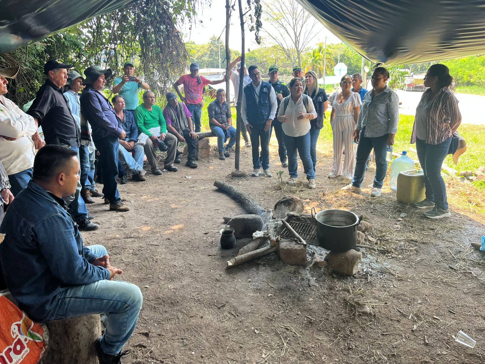 Se levanta bloqueo en vía al occidente del Huila tras mesa de diálogo con la comunidad