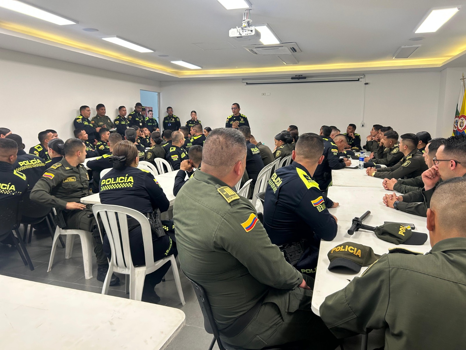 Policías de Bogotá refuerzan seguridad en el Huila para las elecciones
