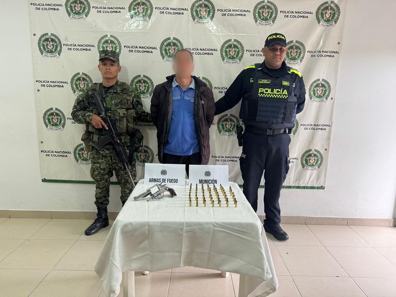 Cae en Suaza presunto portador de arma ilegal: incautan revólver y 55 cartuchos