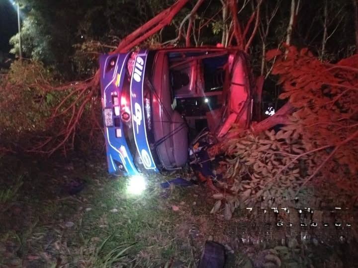 Tragedia en la vía Ibagué – Bogotá: bus de Coomotor se volcó y dejó tres muertos