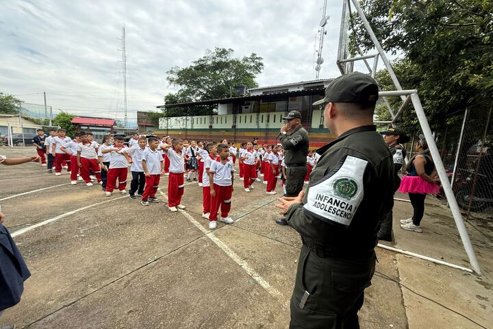 Policía impulsa entornos seguros para la niñez en el Día del Niño