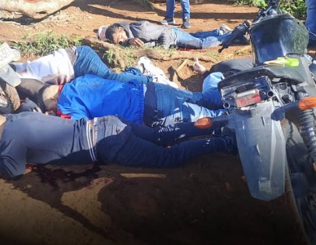 Masacre en Mocoa: hallan sustancias y motocicletas junto a los cuerpos de cinco jóvenes Nuevos detalles se conocen tras la masacre registrada en Mocoa, donde cinco jóvenes fueron asesinados en el barr