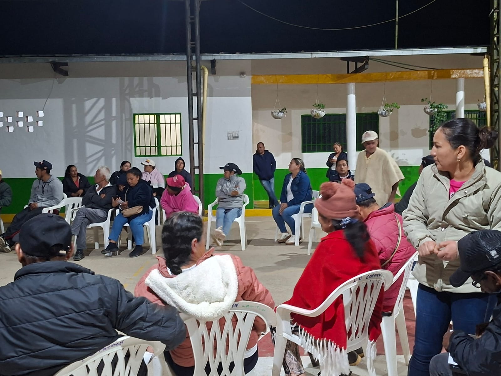 Exigen reprogramar sesión de la Asamblea por retrasos en vía perimetral del Quimbo