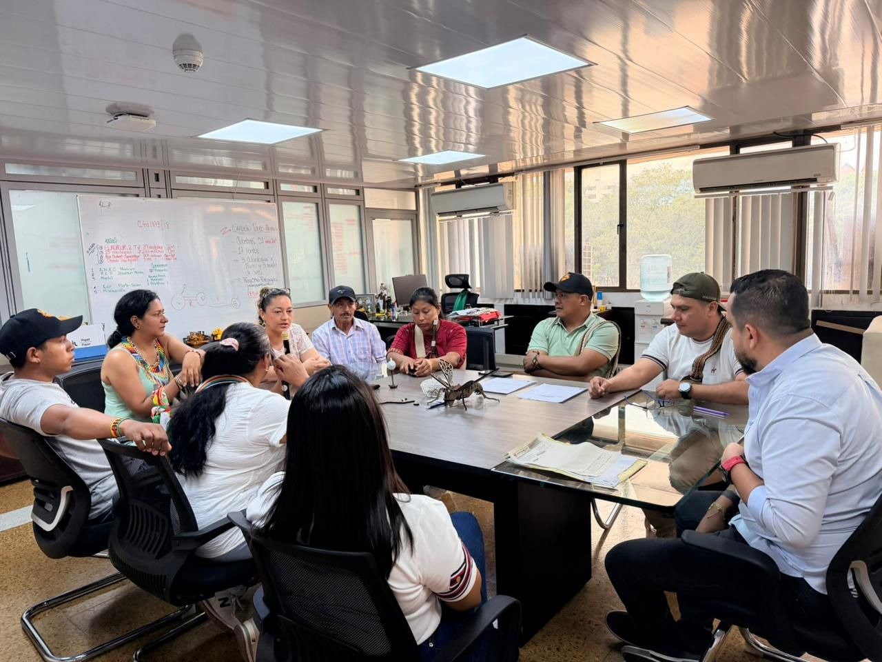 Comunidades indígenas del Huila exigen avances en vías: revisan compromisos con la Gobernación