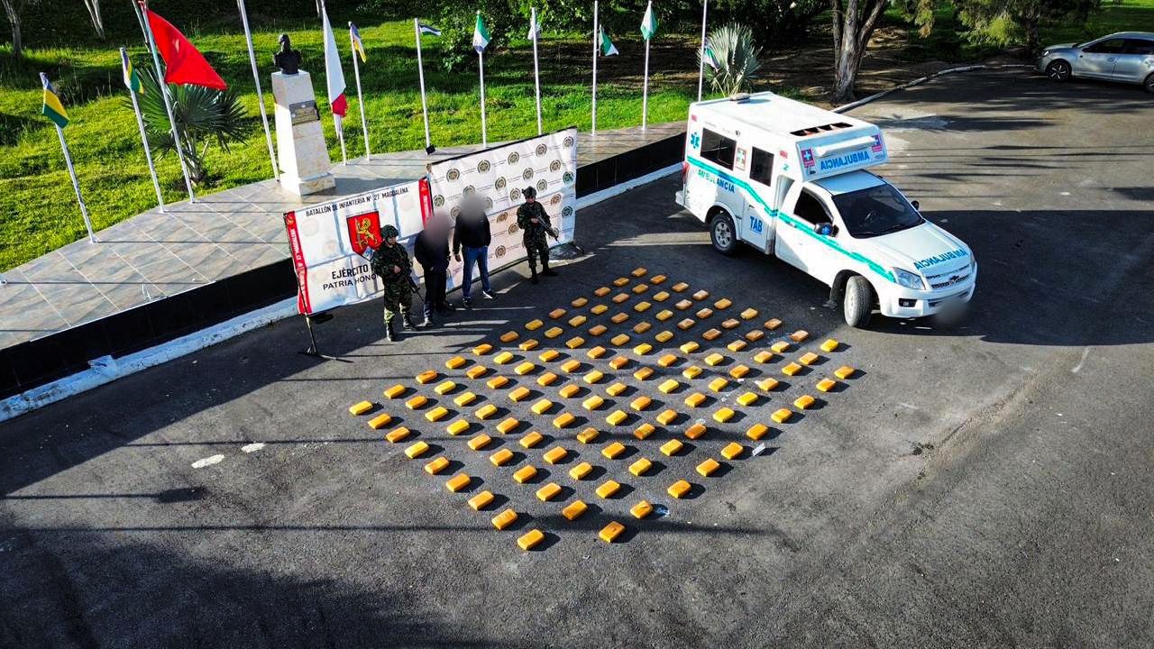 Cae cargamento de más de 200 kilos de cocaína oculto en una ambulancia en el sur del Huila