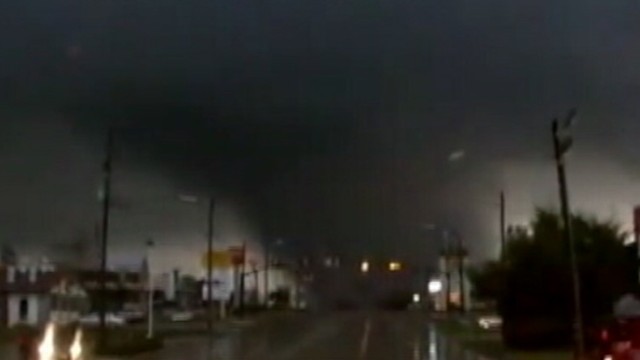 Poderoso tornado en Mississippi y Alabama en EE.UU.