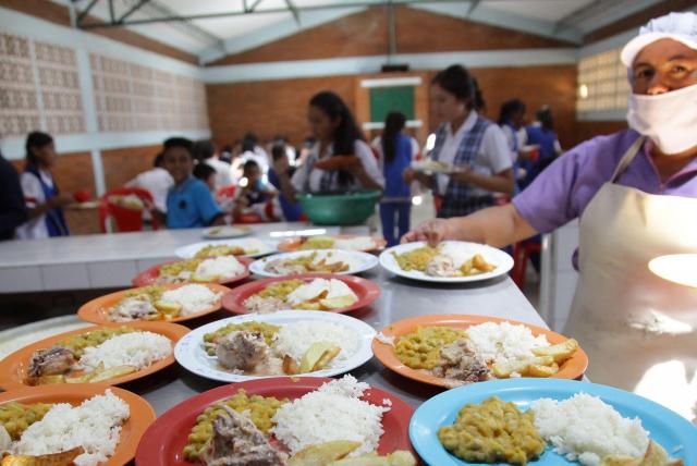 Demoras en la alimentación escolar.