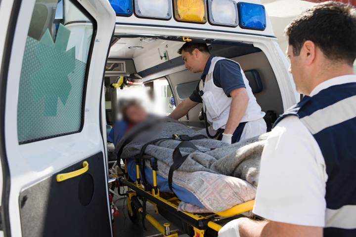 Estructura navideña cae sobre mujer en Tocancipá