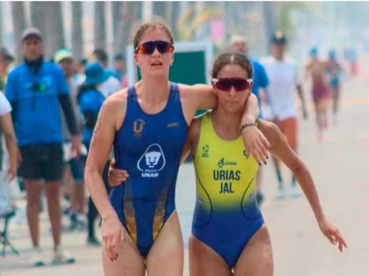 ompetidora le ayudó a rival a llegar en la meta