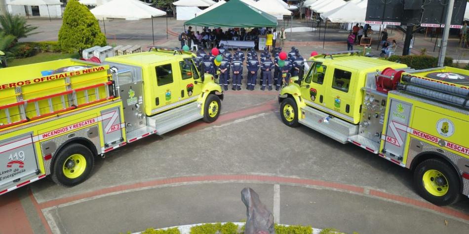Asociación de bomberos marchan en Neiva