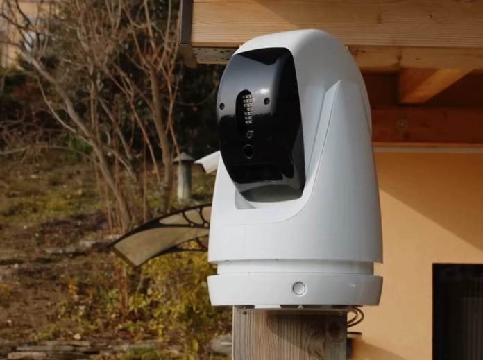 Cámara de seguridad que dispara bolas de pintura a intrusos
