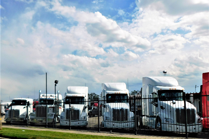 Gobierno convoca a reunión al gremio de camioneros