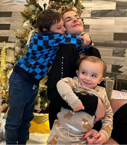 Carolina Cruz pasó Navidad junto a Lincoln Palomeque y abrieron regalos juntos