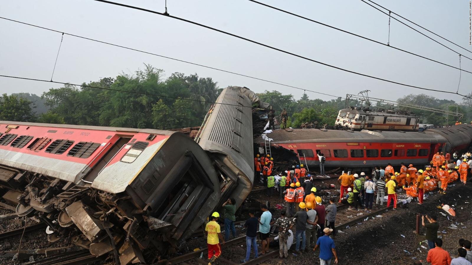 Un fuerte choque de trenes se dio en la India