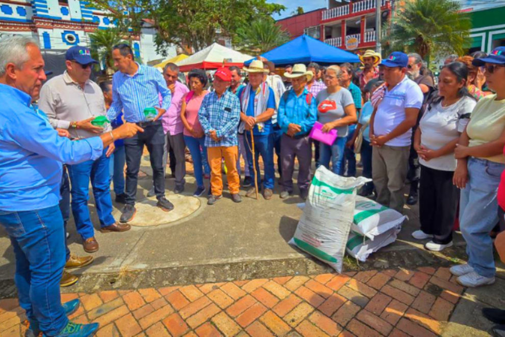 Impulsan a paneleros de Quipile con millonaria entrega de fertilizantes