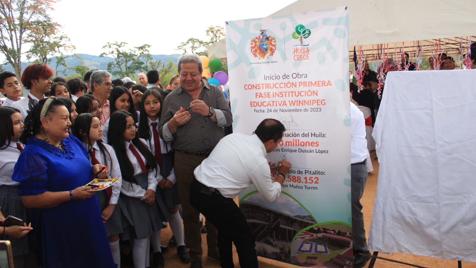 Colocan la primera piedra del nuevo colegio Winnipeg en Pitalito