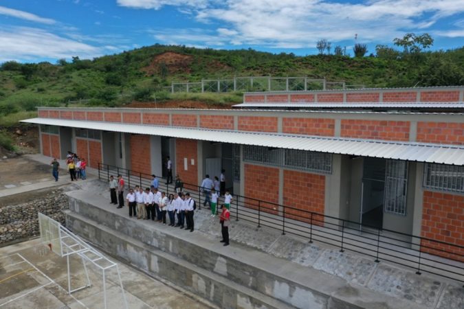 Se esta vulnerando el derecho a la educación en un colegio del Huila