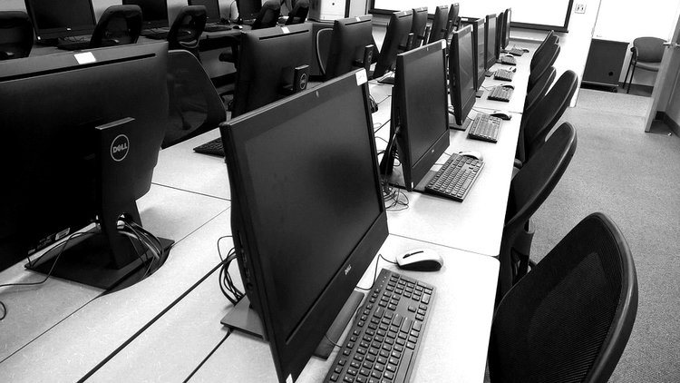 Computadores y laboratorios de innovación digital entregó la secretaría de educación departamental.