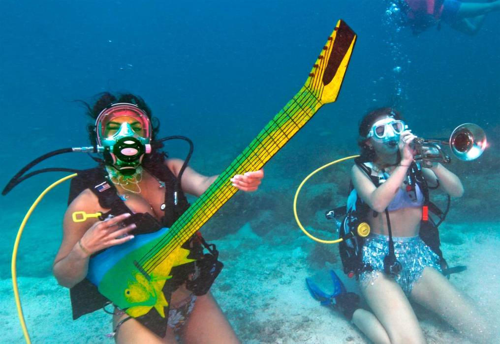 Como dice Balvin "Esto es un party bajo del agua"