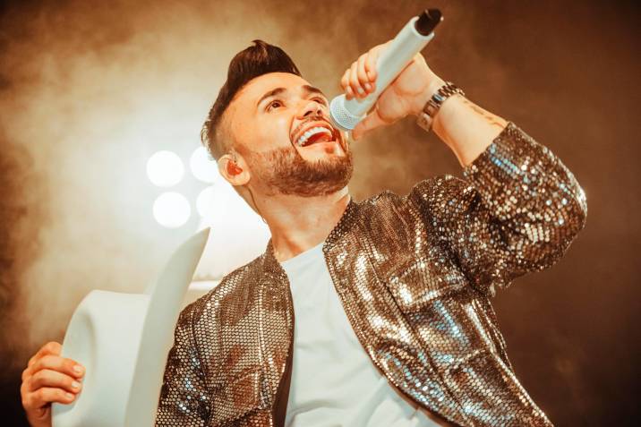 Ciro Quiñónez le canta a las “dolidas”