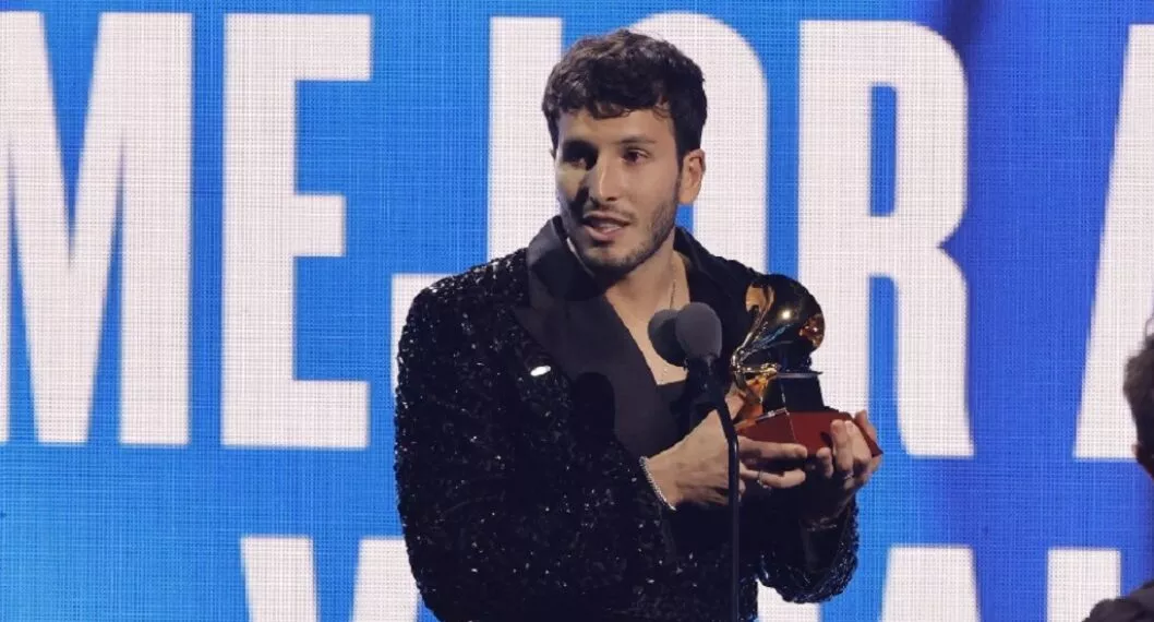 Sebastián Yatra llegó enfermo a los Latin Grammy, ganó e hizo promesa ¿salida de tono?