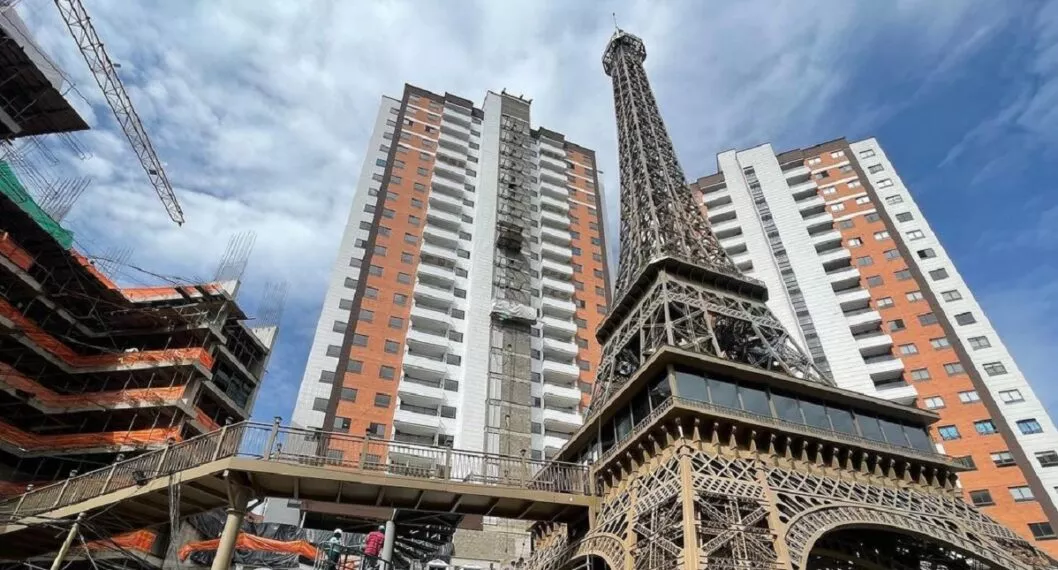 La Torre Eiffel paisa que costó millonada y está dentro de lujoso conjunto residencial