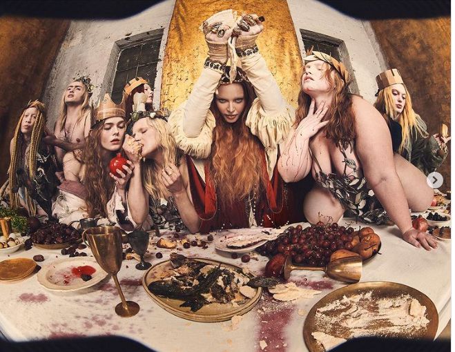 Madonna posa como la Virgen María y causa polémica