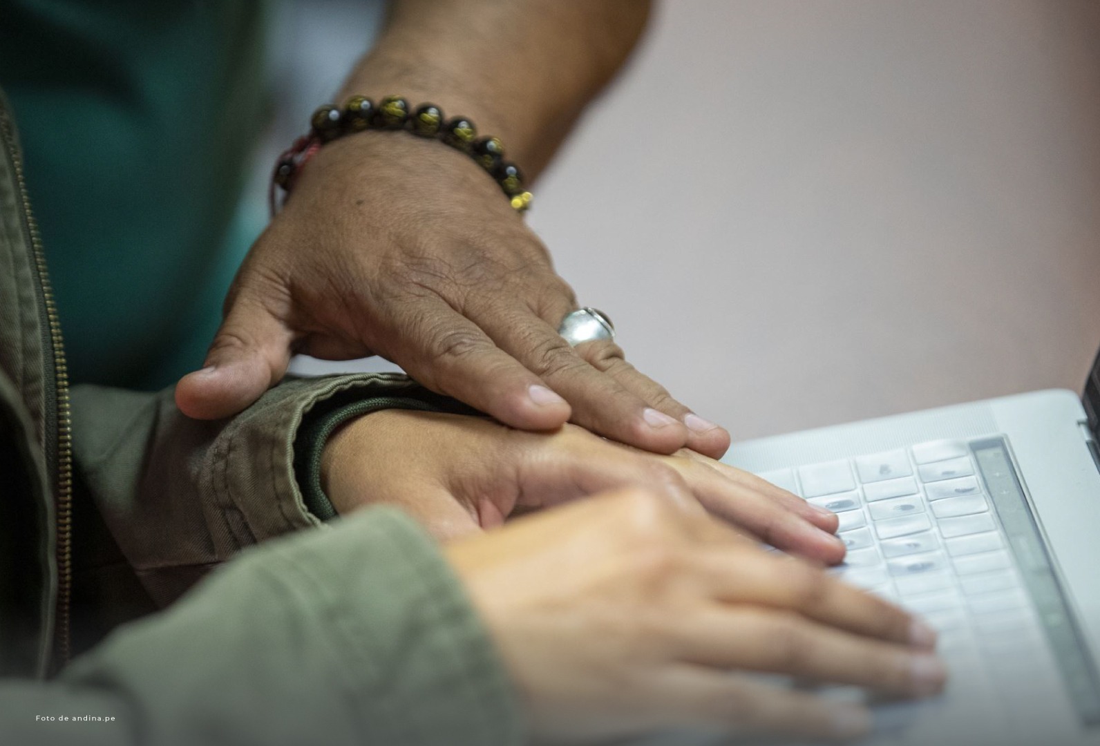 Cargos en contra de profesor por  delitos sexuales.