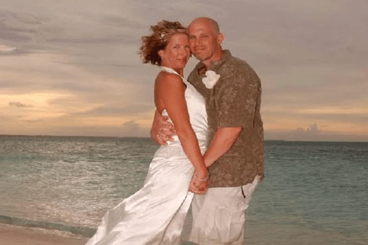Hombre con alzheimer volvió a pedir matrimonio a su esposa porque no recordaba que estaban casados