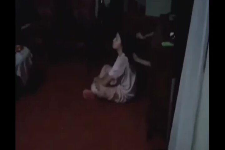 Niña juega con supuesto fantasma: el video viral que le da la vuelta al mundo