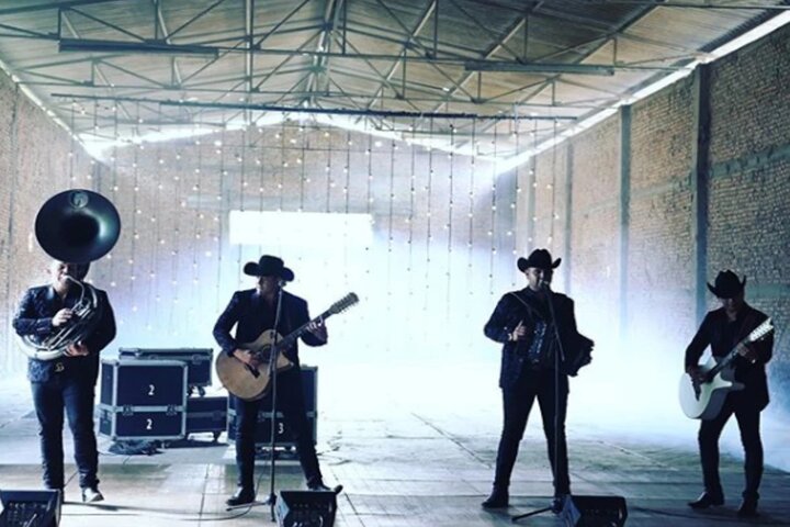 La banda mexicana Calibre 50 presenta a su nuevo vocalista