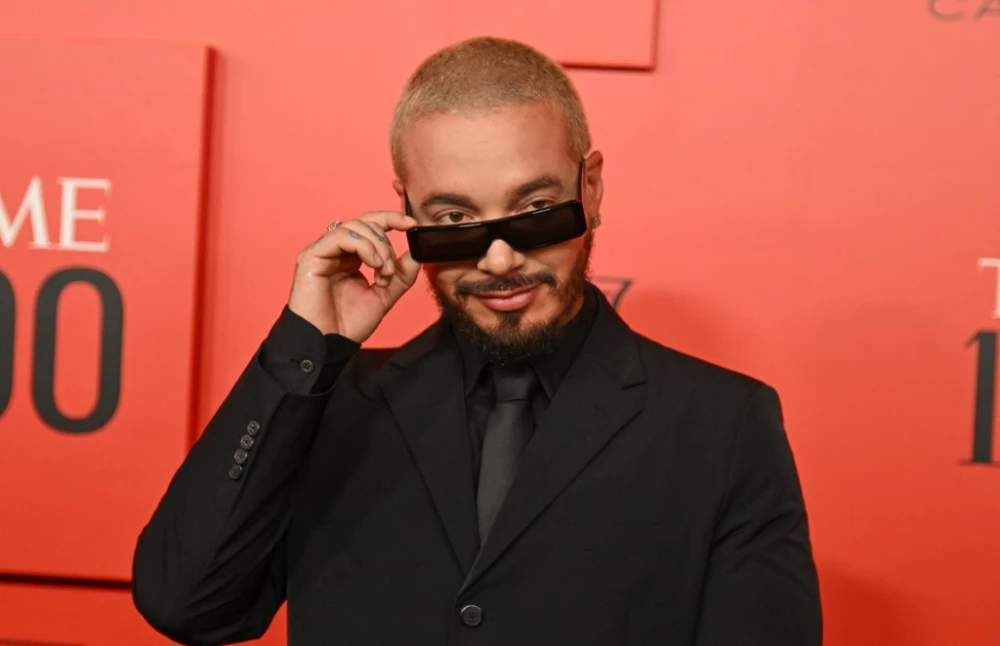 J Balvin lanzó "OYE", una aplicación "bilingüe de bienestar creativo"