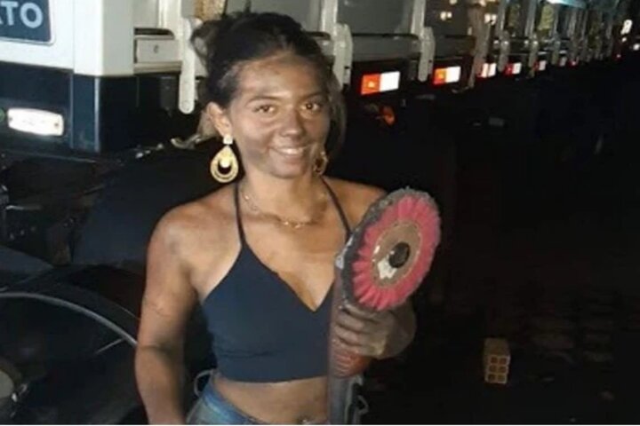Joven es sensación en redes por dirigir una empresa que limpia y pule motores de camiones