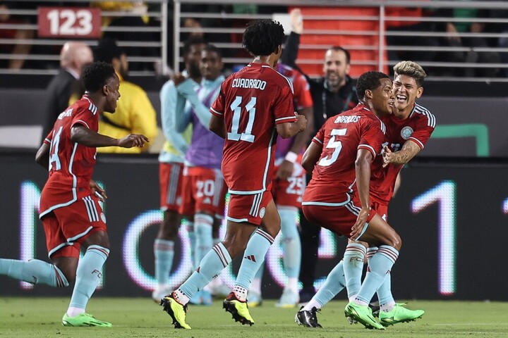 Doblete de Barrios saca adelante el partido entre Colombia y México