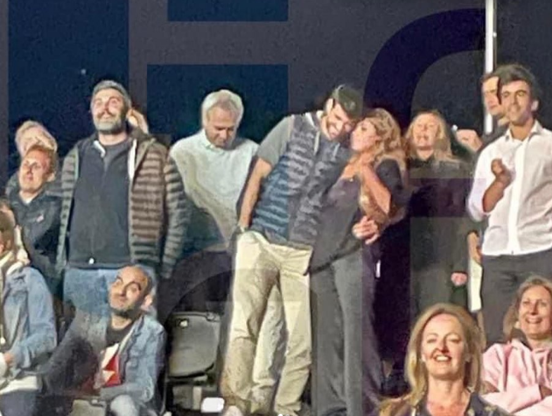 ¡Captado! El futbolista Gerard Piqué fue visto en público con su nueva novia.
