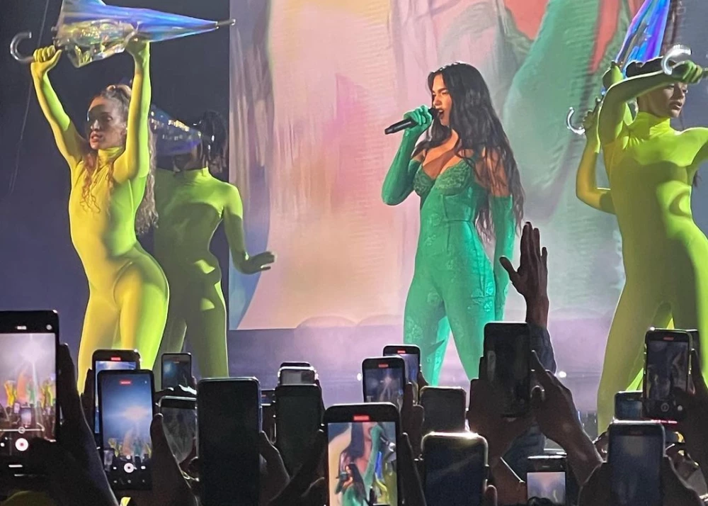 Dua Lipa en concierto en Bogotá: la artista superó todas las expectativas y habló un español fluido