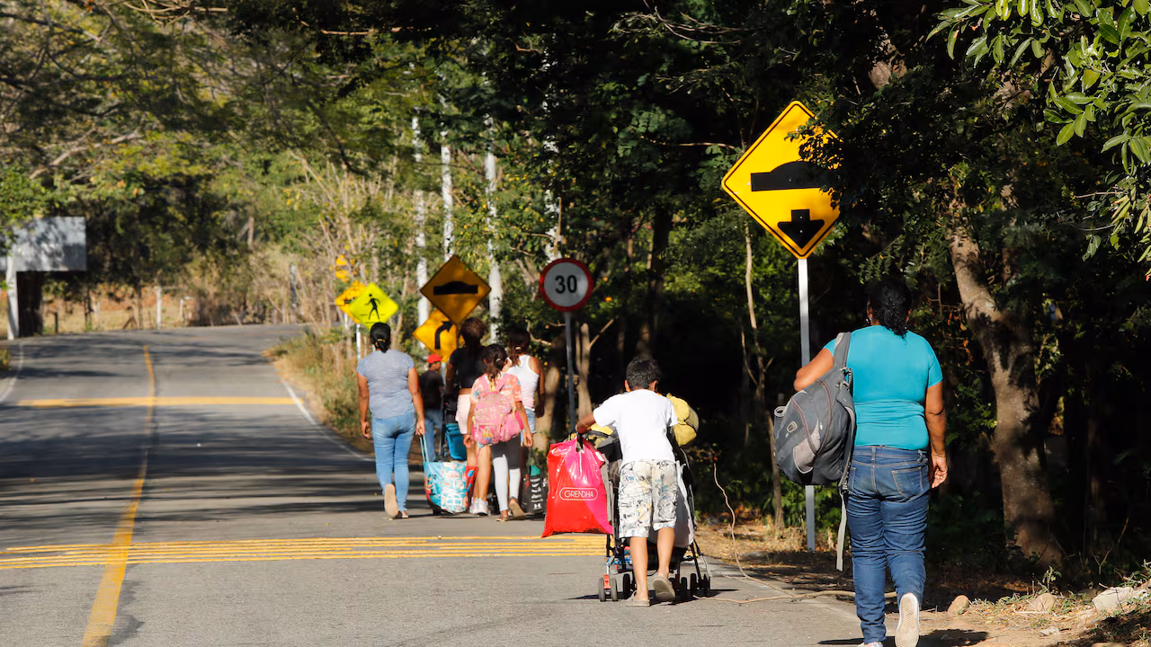 Defensoría del pueblo en alerta por desplazamientos.