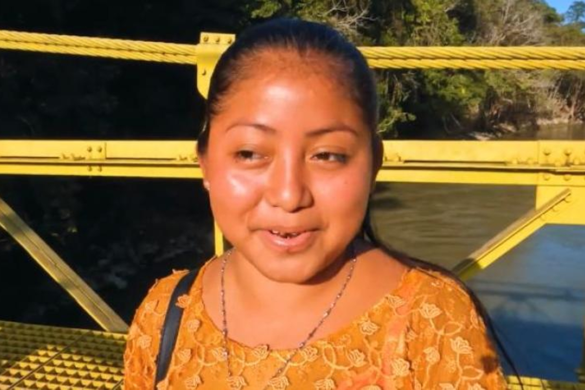 Joven aprendió 8 idiomas vendiendo dulces y refrescos desde los 5 años de edad