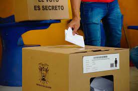 Primer comité de seguimiento electoral.