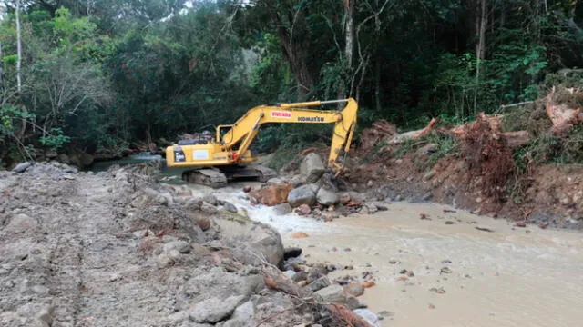 Trabajos de encauzamiento de las aguas en la quebrada El Dedito, se realizan por parte del contratista