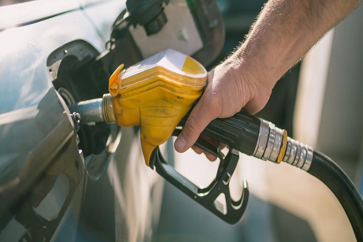 Llamado a vigilancia para la venta de combustible.